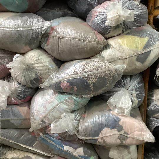 Second Hand Clothing Parcels Adults or Kids A /B Grade Sold by Kilo Delivery Available
