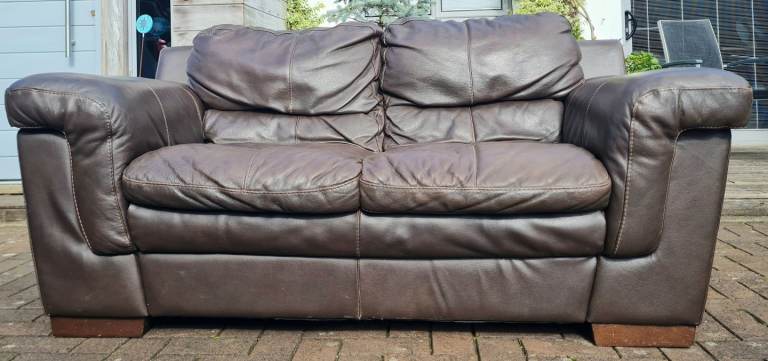 DELIVERY INCLUDED VGC 2 seater dark brown genuine leather HIDE sofa 