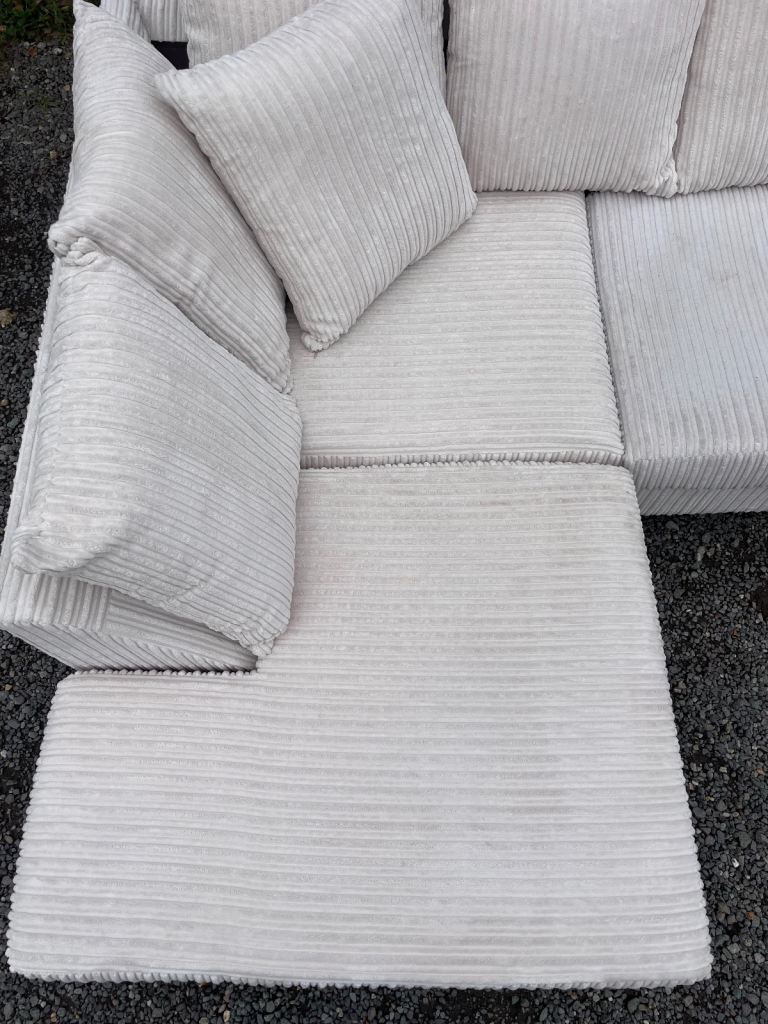 FREE DELIVERY 🥰🚚🥰 BEIGE FABRIC CORNER SOFA GOOD CONDITION 