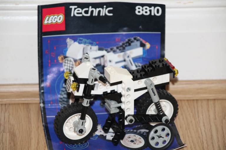 Lego Technic 8810 Cafe Racer  * complete with instructions *