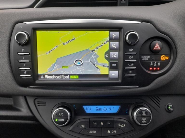 Toyota Yaris VVT-I ICON TECH +nav + camera, AUTO, 2 OWNERS, BLUE