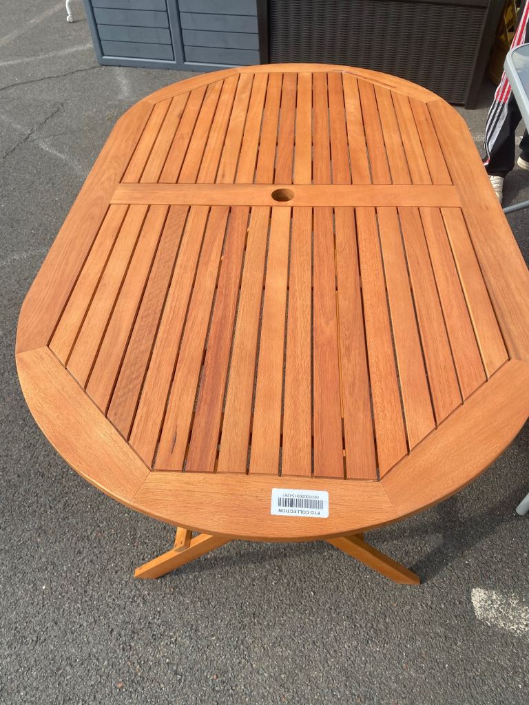 Newbury Oval 6 Seater Garden Table - solid Wood