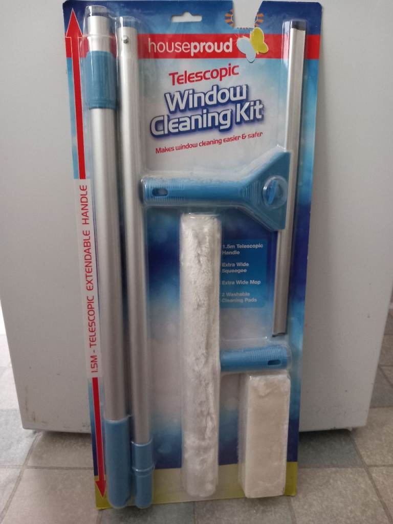 Telescopic window cleaning kit. 