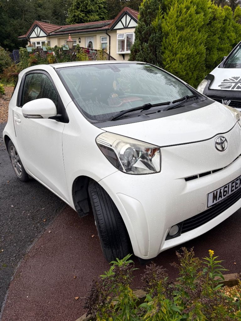 Toyota, IQ, Hatchback, 2011, Manual, 998 (cc), 3 doors