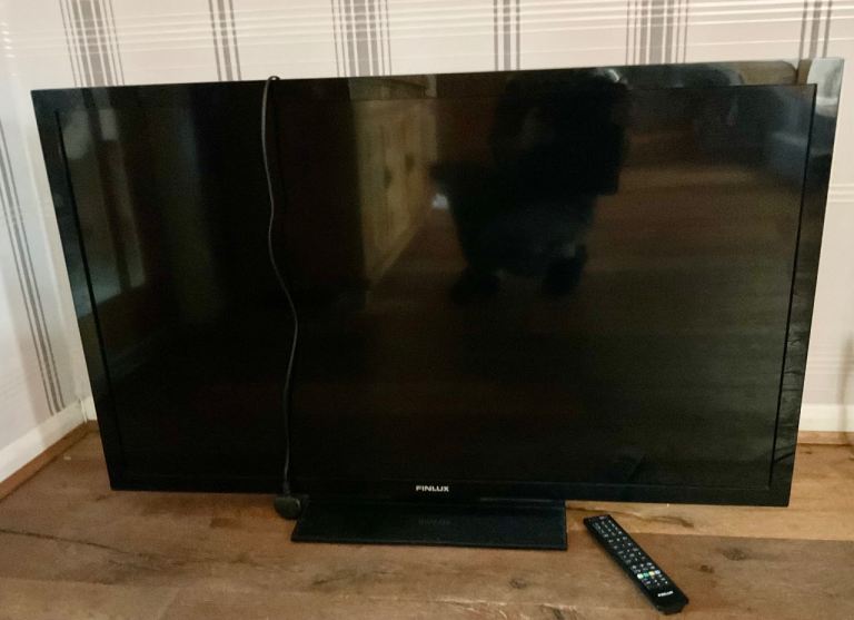FINLUX 50” TV with remote