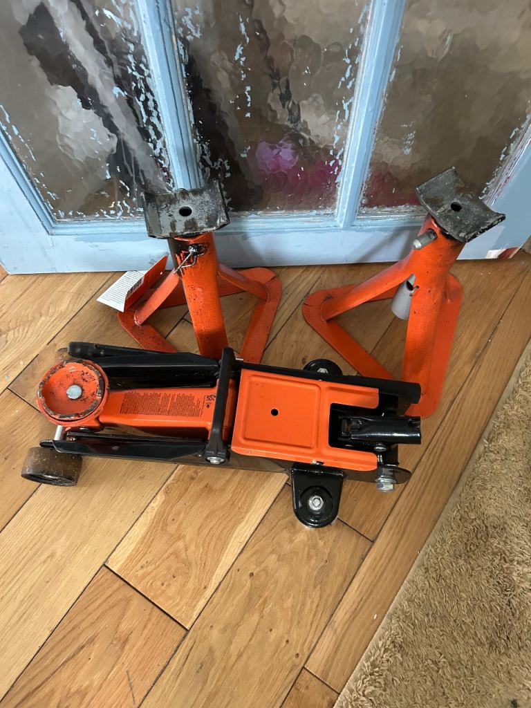 2T Car Jack & axle stands 