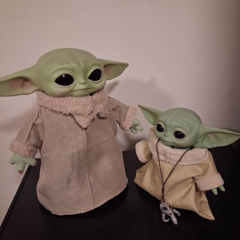 Two Grogu Figures Bundle - 1 RC and 1 Move by Touch