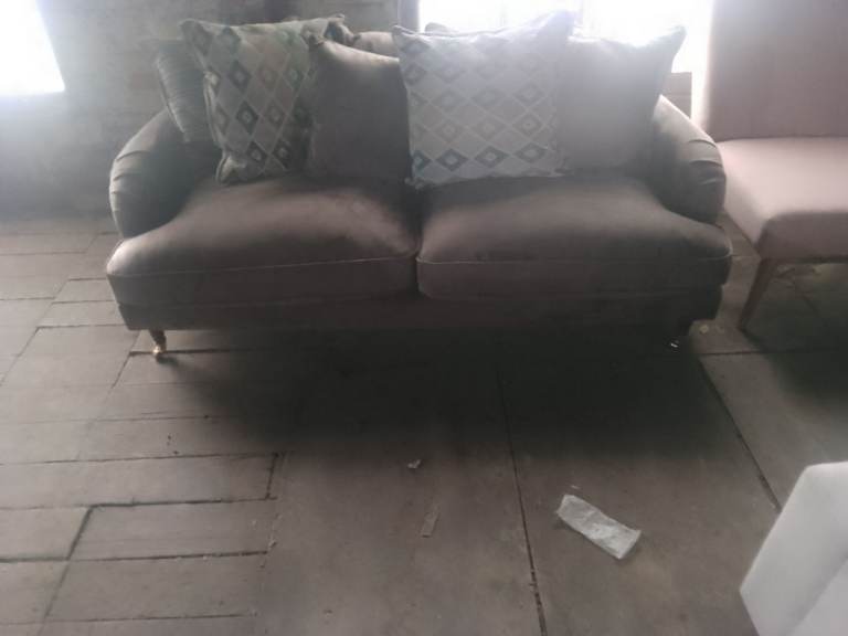 Ex display Payton 3 seater with scatter cushions only £149