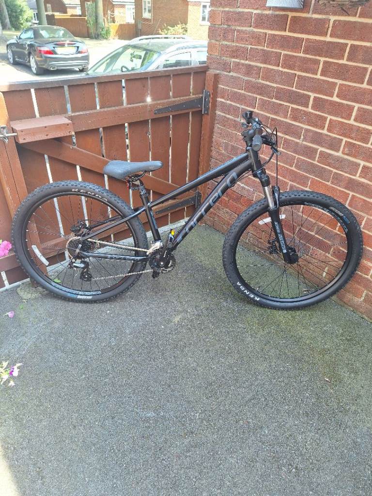 Carrera Vengeance mountain bike 27.5inch wheels 16 speed 14inch frame disc brakes IMMACULATE 