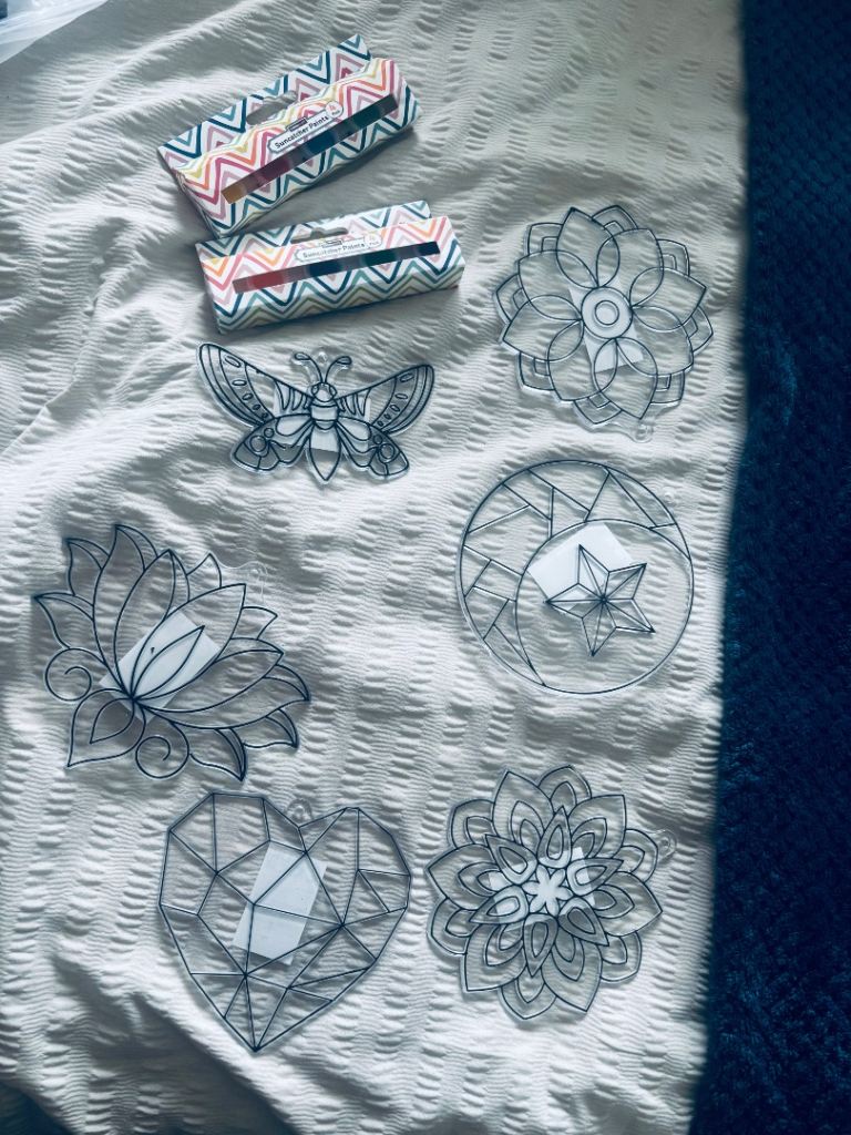 Hobby craft sun catchers & paints 