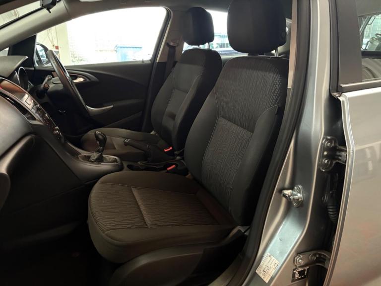 2014 Vauxhall Astra 1.4i 16V Design 5dr HATCHBACK PETROL Manual