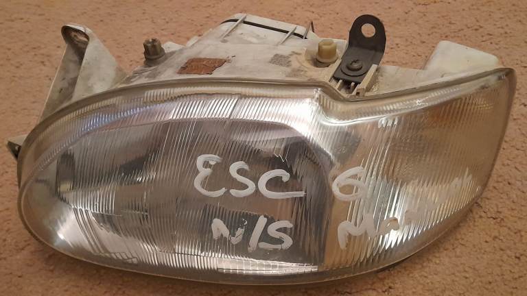 Ford Escort MK6 Headlight 