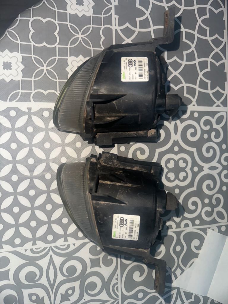 2011 Audi A3 S3 8P Fog Lamps Pair Set Driver & Passenger (89203963) & (89203972)