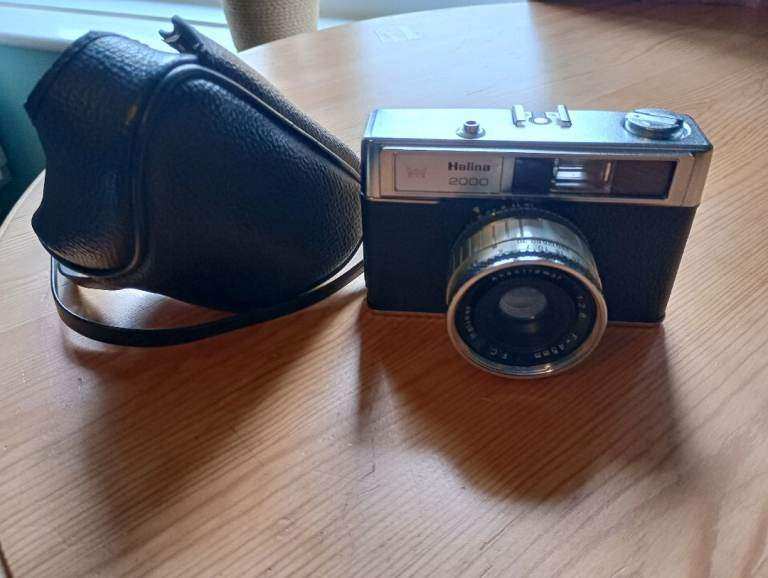 Vintage Halina 2000 35mm Camera with Case - film tested and working