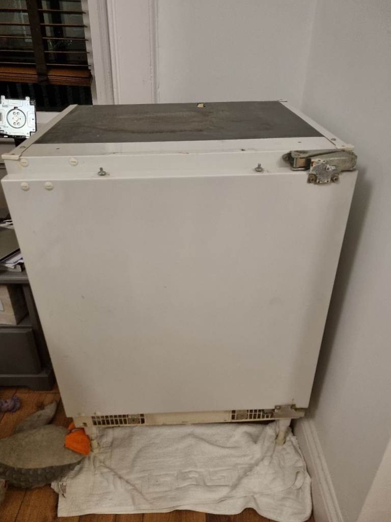 Integrated undercounter fridge 