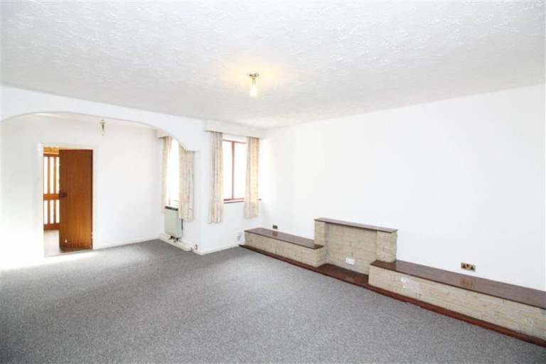   CHEADLE SK8 very spacious Accommodation 