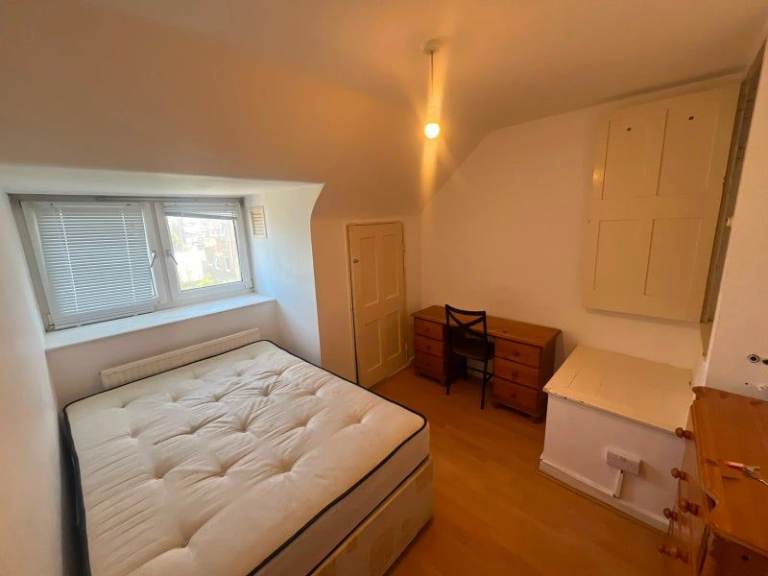 🪄🌸DOUBLE BEDROOM LOCATED IN WHITECHAPEL - E1