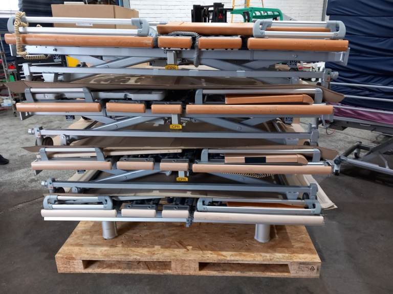 4 (YES 4) VOLKER 3080 ELECTRIC HOSPITAL PROFILING BEDS JOB LOT.