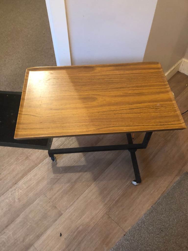 FOLDUP TABLE ON WHEELS