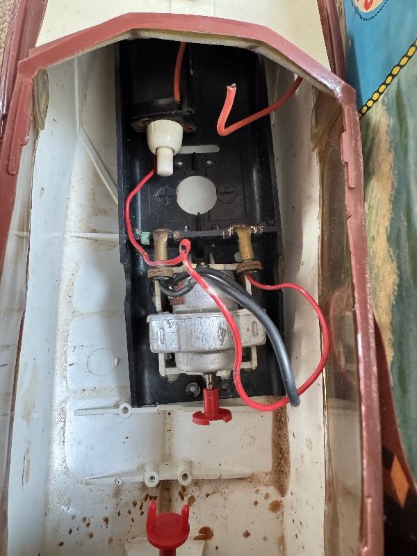 Derwent cabin cruiser with box