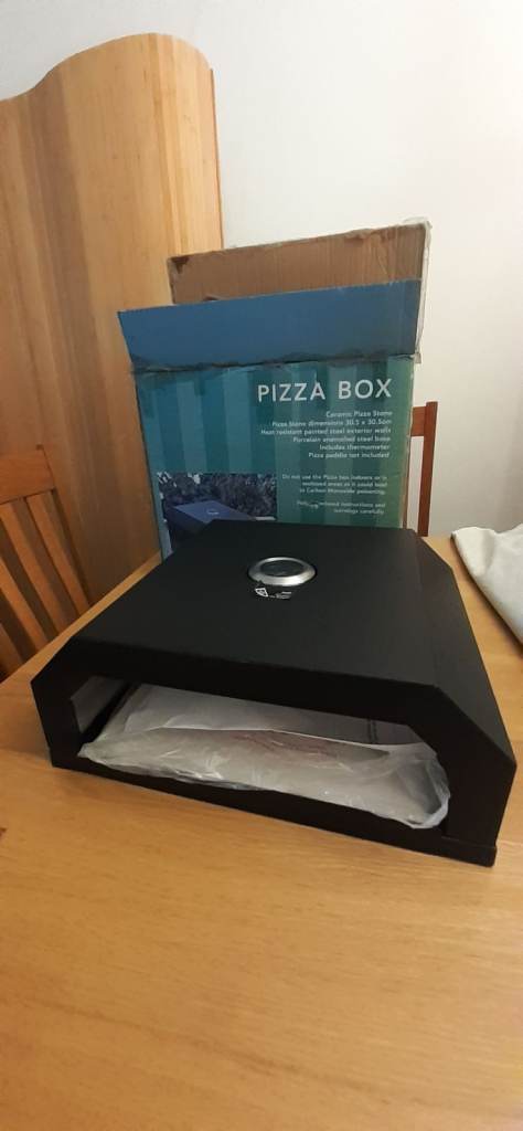 Brand New BBQ Pizza Box - BBQ Pizza Grill/Oven Firebox for Gas & Charcoal-BUY ME £40 BEST BARGAIN