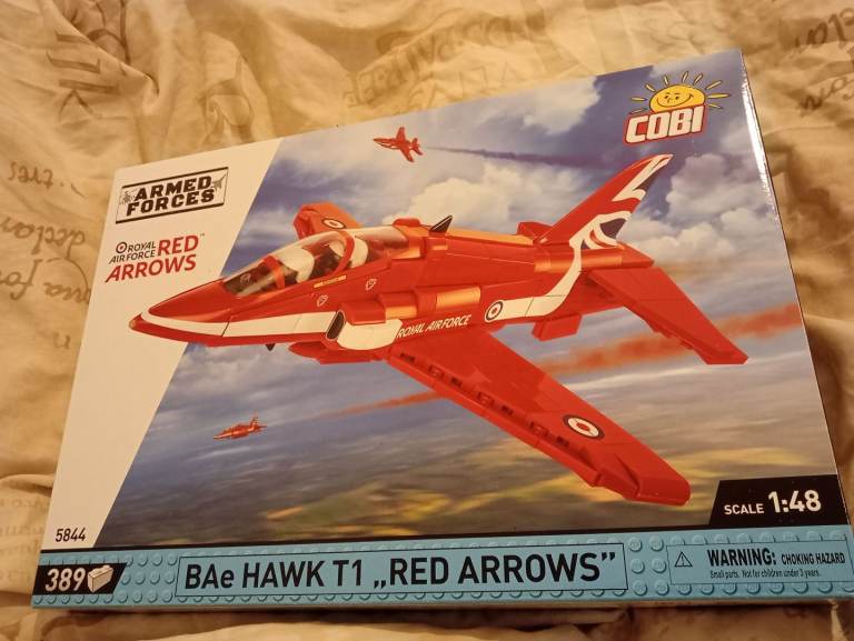 Red arrows cobi 