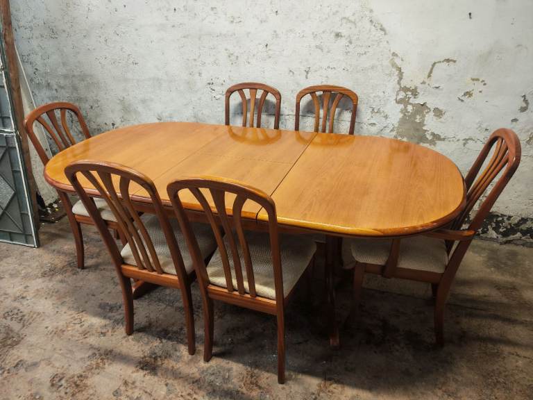 Sutcliffe extending Table and 6 chairs. 