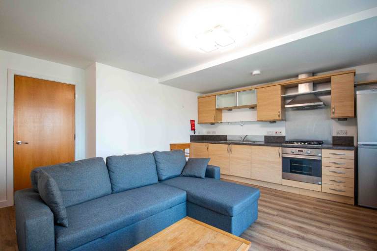 Modern, 1 bedroom, 2nd  floor flat with lift access and private parking, in Leith
