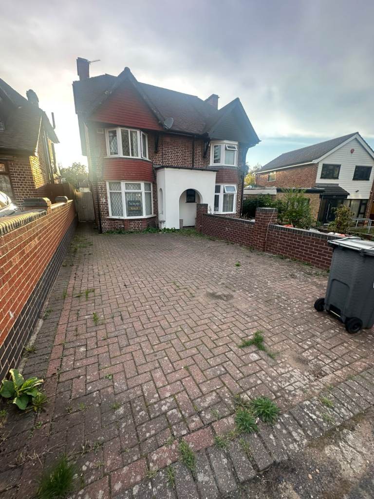 *B.C.H* 2 Bed Home - West Drive, HANDSWORTH