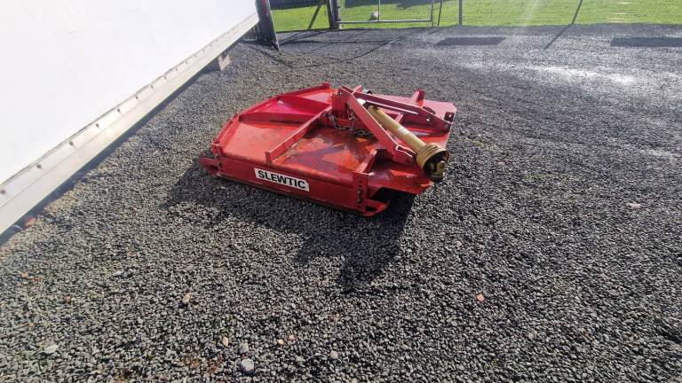 Tractor three point linkage slewtic semi offset grass topper 