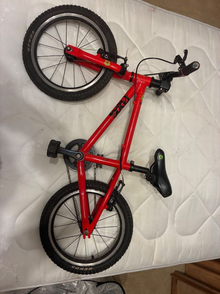 Frog 48 kids’ bike – red – excellent condition + Trail-Gator tow bar included
