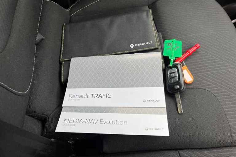 2020 Renault Trafic 2.0 dCi ENERGY 30 Sport Nav Minibus Double Cab 5dr Diesel Manual LWB Euro 6 M...