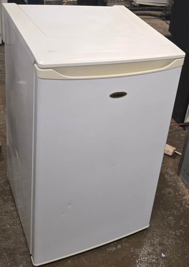 Igenix IG3900 Under Counter Larder Fridge with small freezer box, Mini Fridge Freezer 