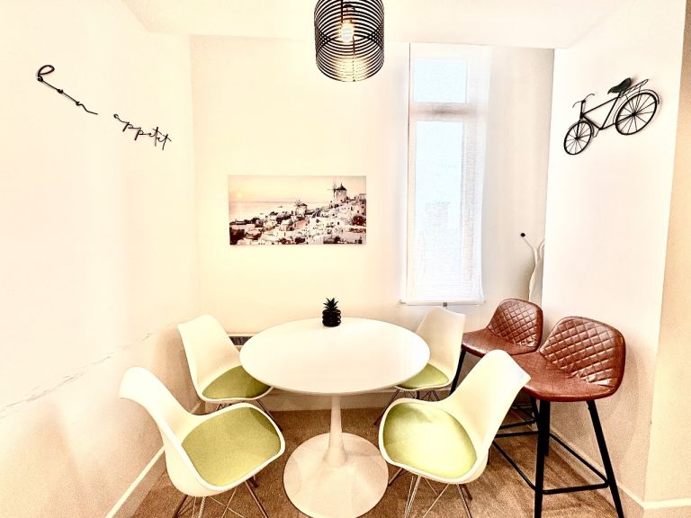 Stunning Arndale  3BR service apartment Market Street 