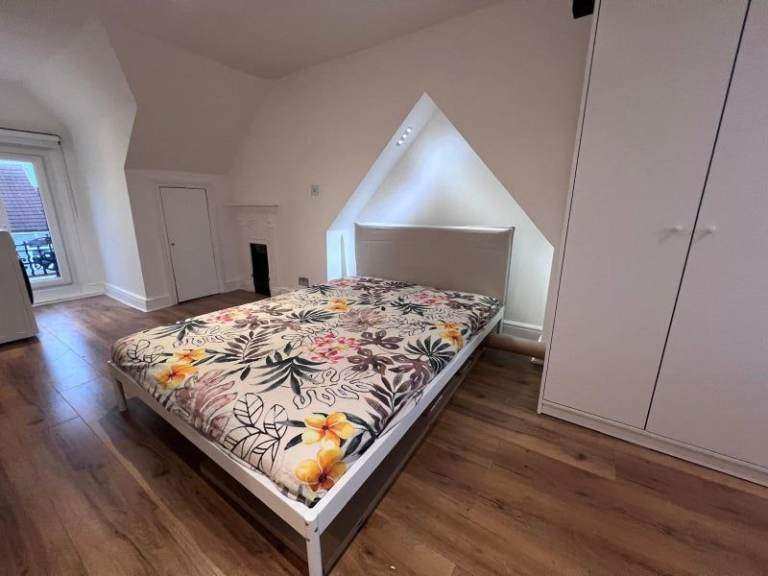 large studio flat,all bills included