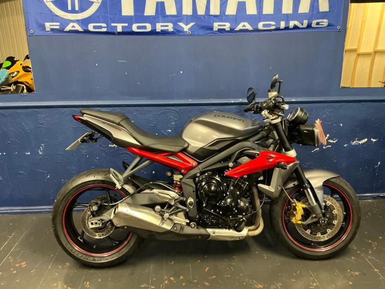 Triumph Street Triple 675 free delivery 