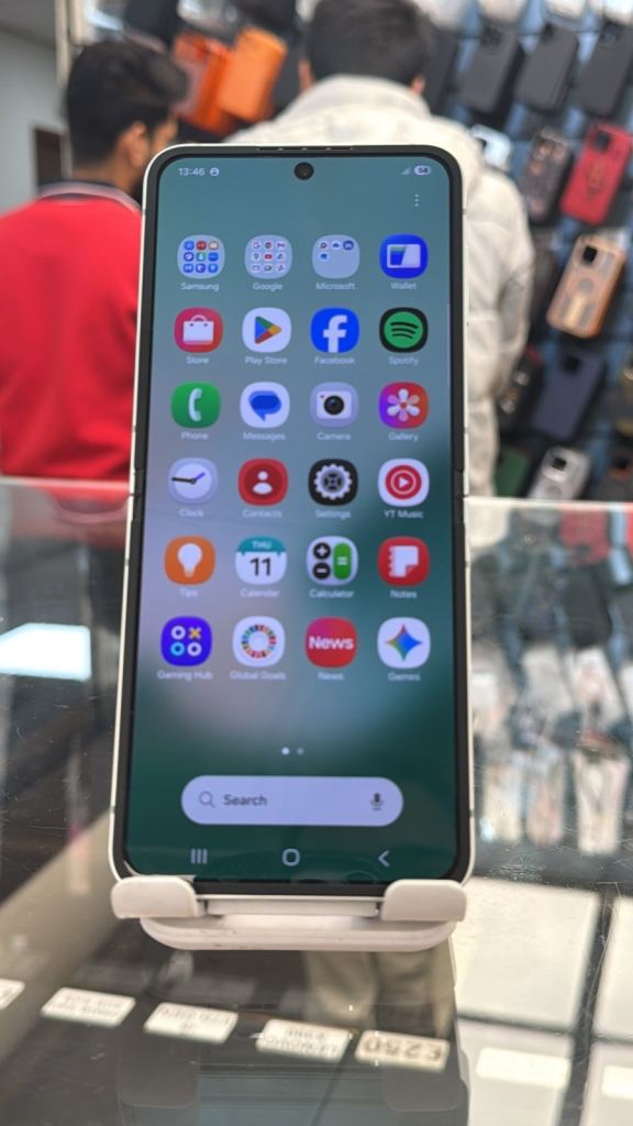 Samsung flip 6  – As Good As New