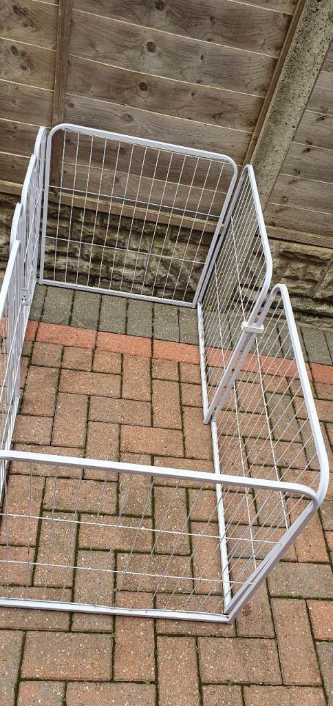 Dog crates and pens 