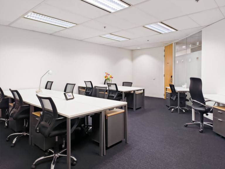 Kircaldy - KY2 6QJ \ Spacious Office for Up to 15 Workstations