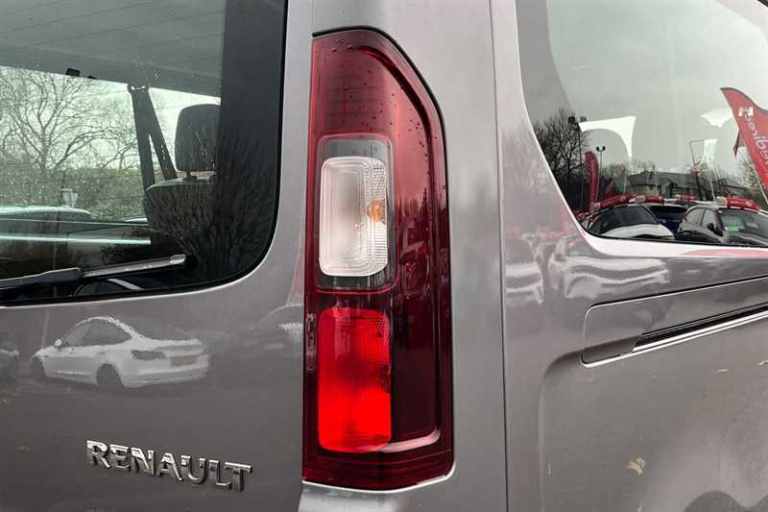 2020 Renault Trafic 2.0 dCi ENERGY 30 Sport Nav Minibus Double Cab 5dr Diesel Manual LWB Euro 6 M...