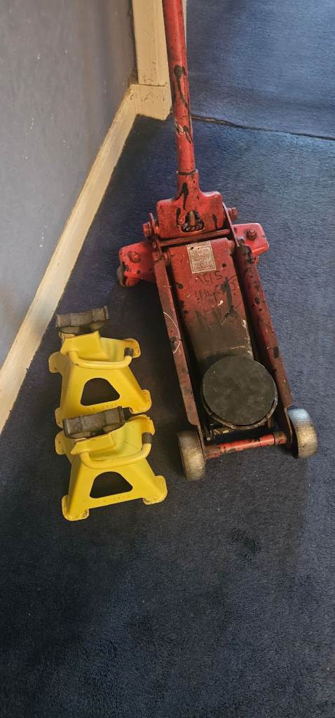 Trolly jack and axle stands 