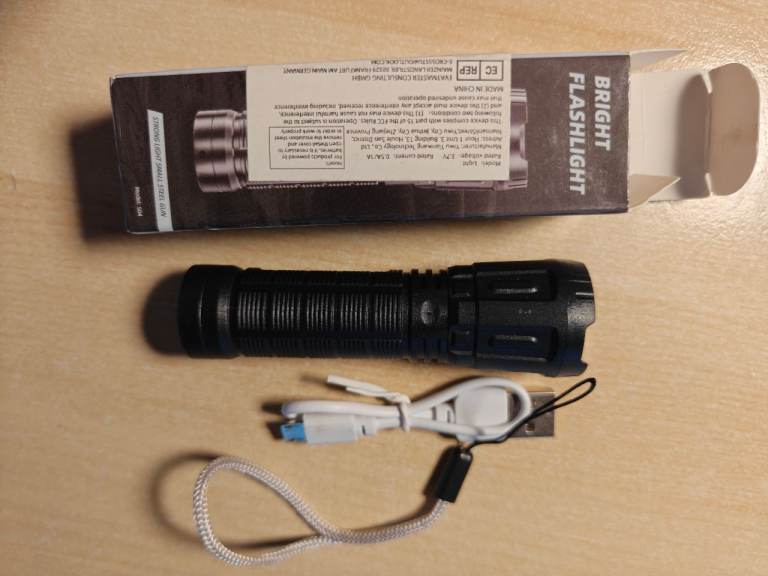 Mini LED rechargeable tactical torch
