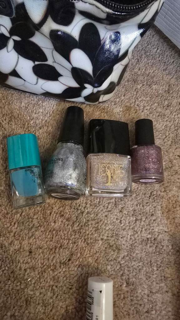 Mixed nail polishes 17 total 