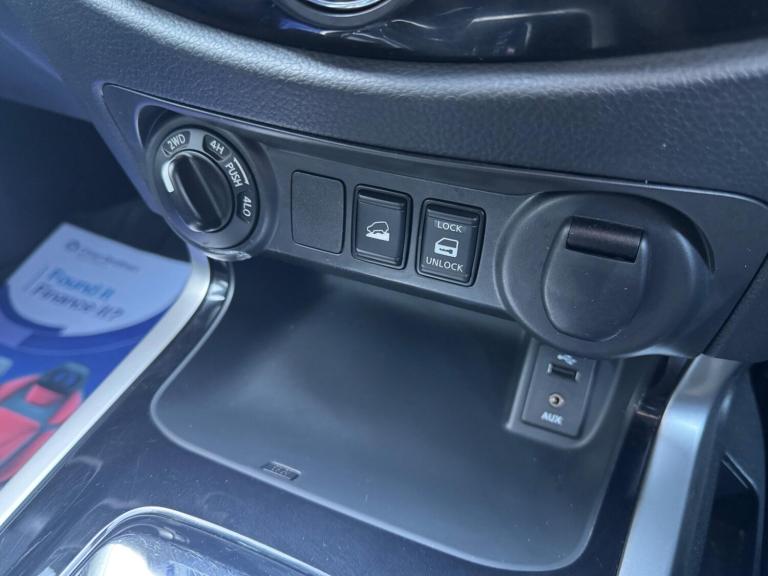  Nissan Navara 2.3 dCi Tekna Auto 4WD Euro 6 4dr Diesel Automatic