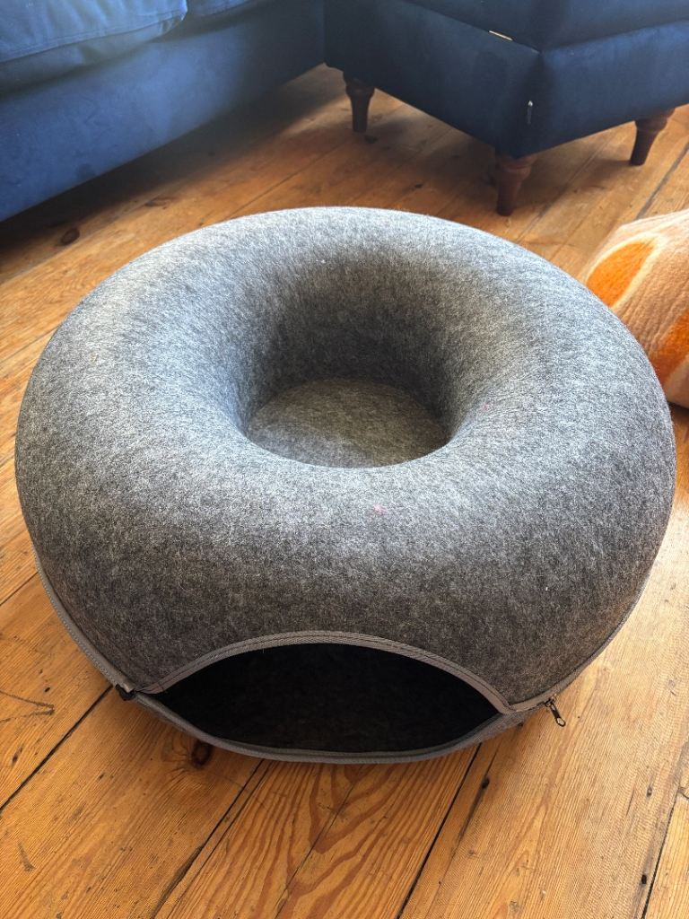 Cat bed & play tunnel 