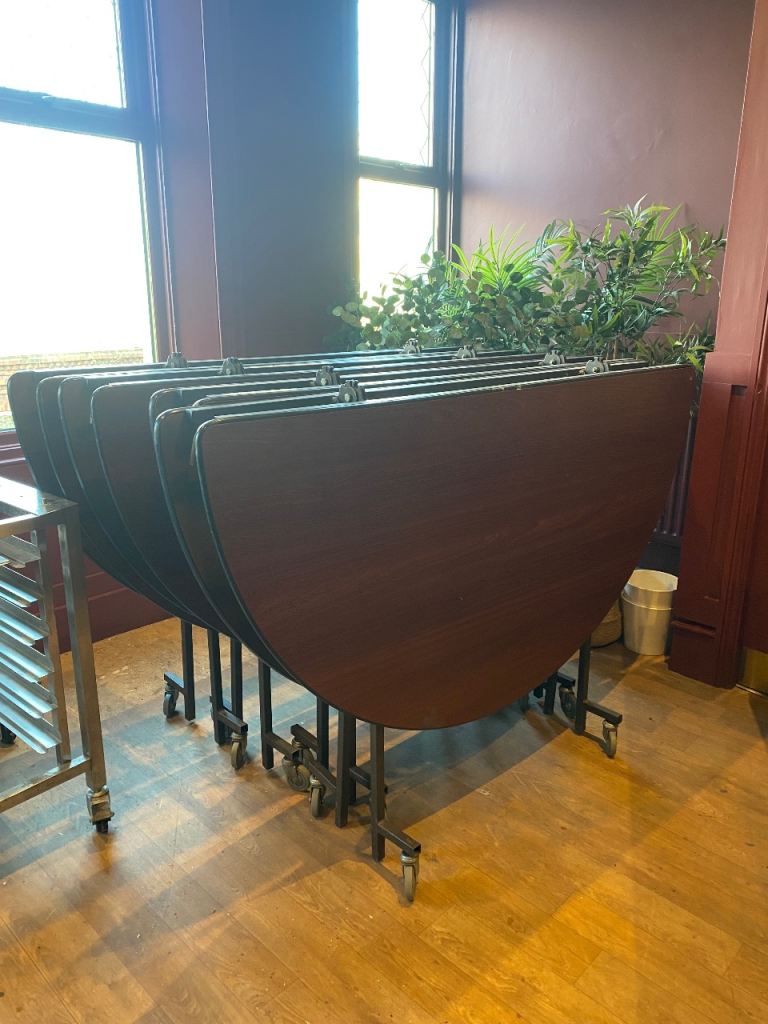 6ft Round Foldable Banqueting Tables