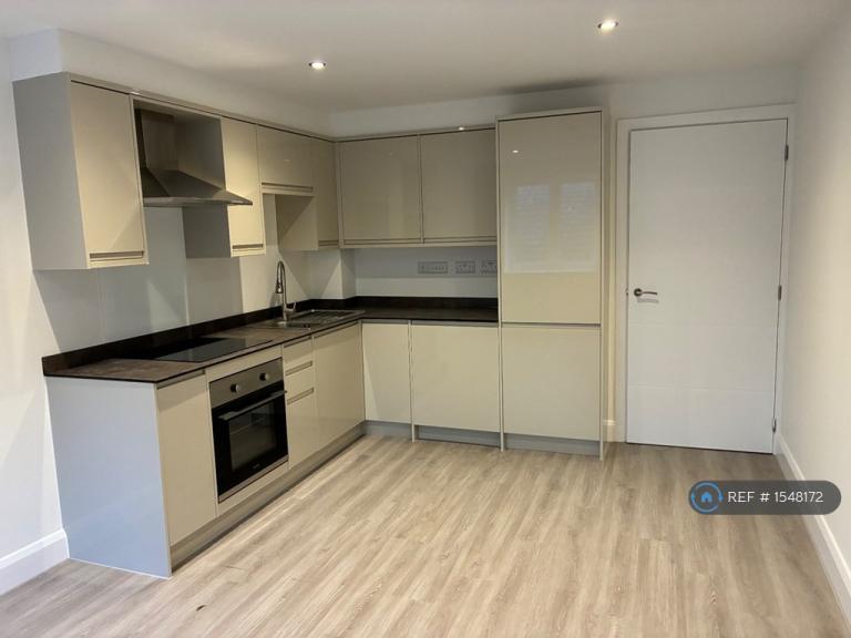 1 bedroom flat in Kingston Upon Thames, Kingston Upon Thames, KT2 (1 bed) (#1548172)