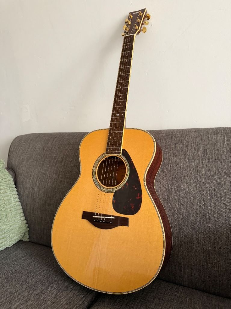 Yamaha Guitar 