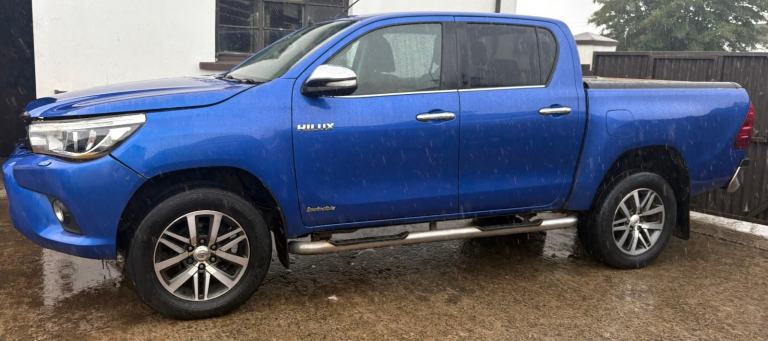 Toyota Hilux Invincible Automatic 2017 