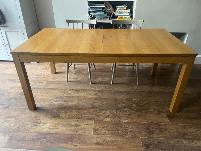 Wooden Extendable Dining Table – Good Condition